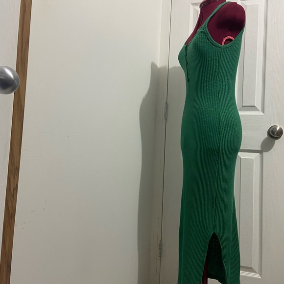 Forever 21 women green sleeveless stretch knit pullover dress. Size M. Used. - Picture 2 of 9